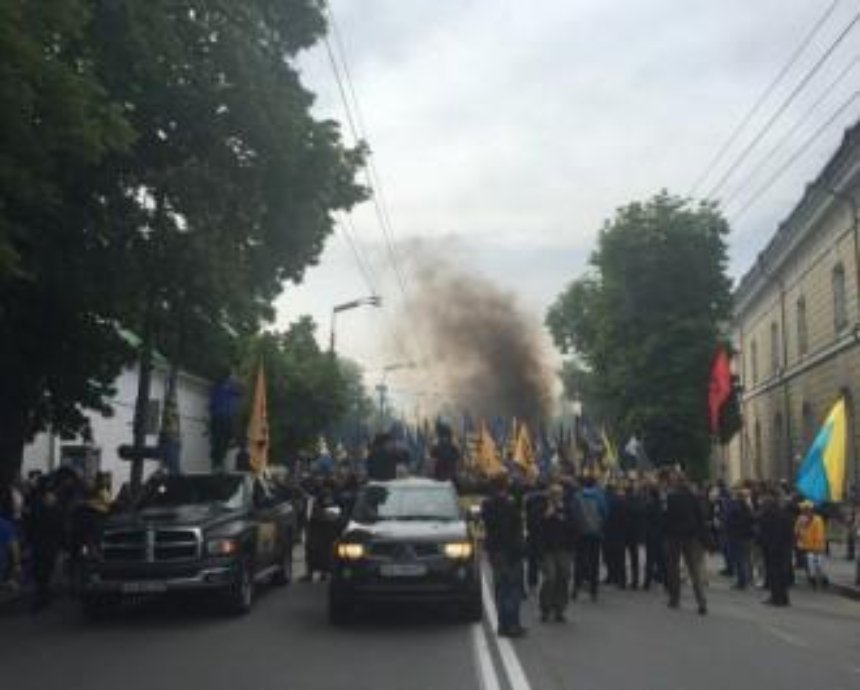 В центре столицы проходит протестный марш полка «Азов» (фото)