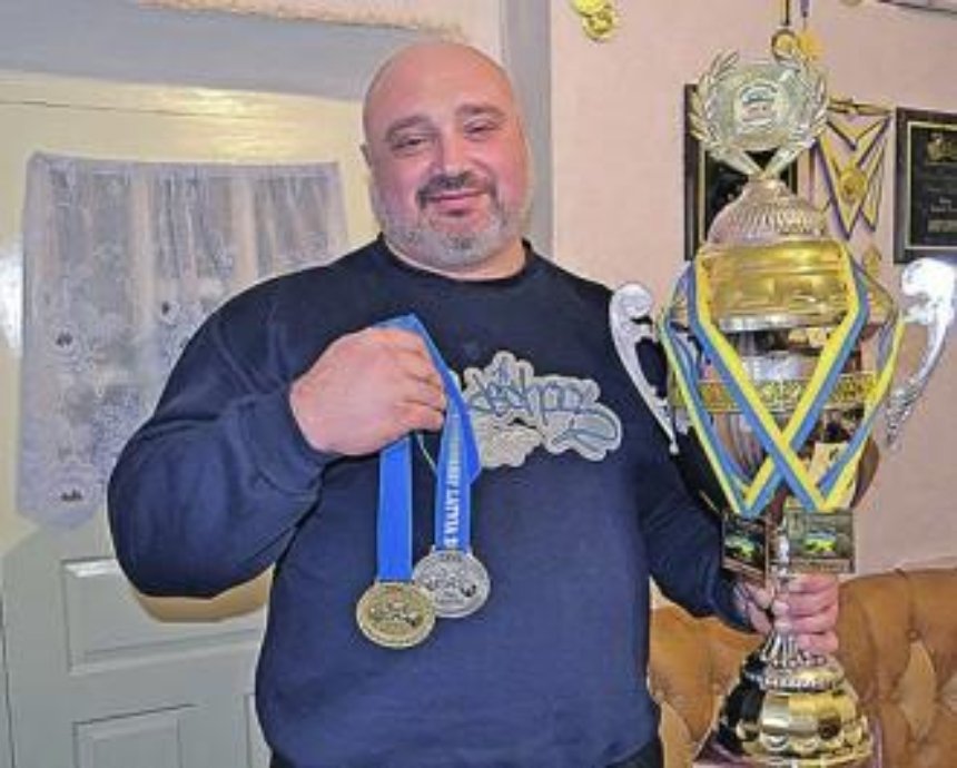 Одесский священник стал чемпионом Украины по пауэрлифтингу