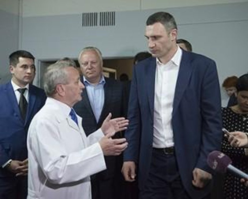Кличко оглянув нове травматологічне відділення у дитячій лікарні №1
