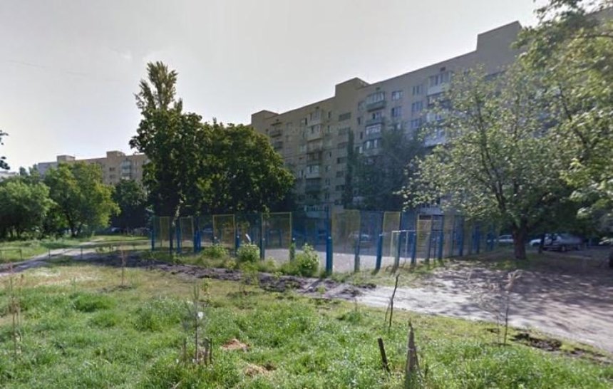 В Киеве двухлетний ребенок упал с первого этажа