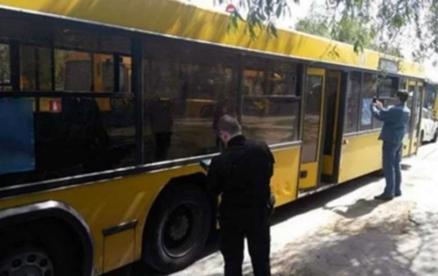 У Києві обстріляли автобус з 15 пасажирами