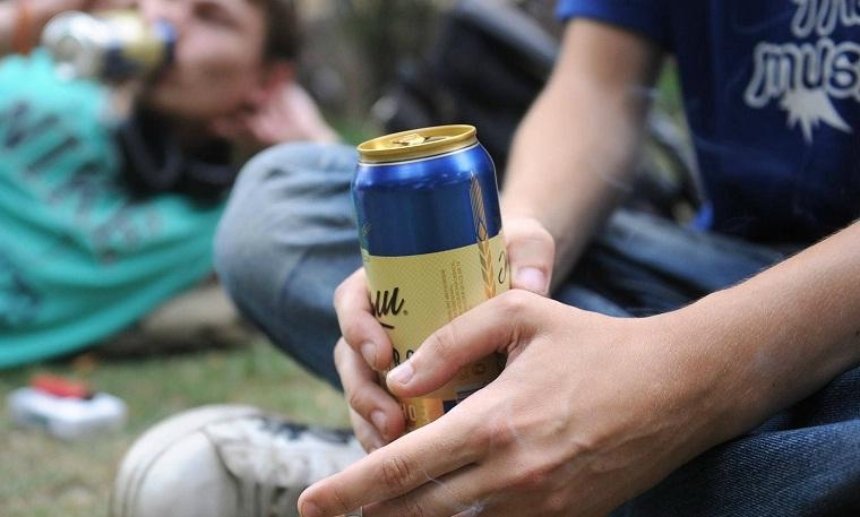 В Киеве "активисты" решили силой отучить людей употреблять алкоголь (видео)