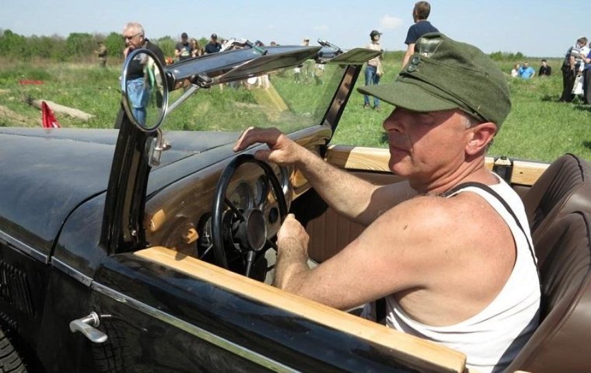 В Киеве появилась точная копия автомобиля Адольфа Гитлера (фото)