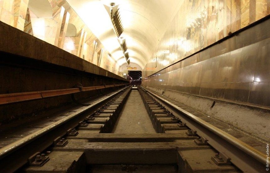 ЧП в метро: на рельсы упал пассажир