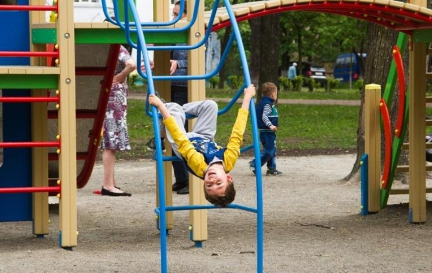 В Дарницком районе открылся обновленный парк отдыха (фото)