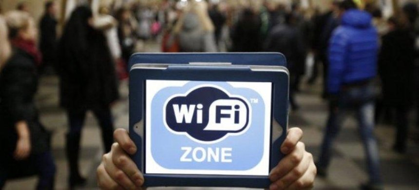 В метро Киева приостановили установку бесплатной сети Wi-Fi