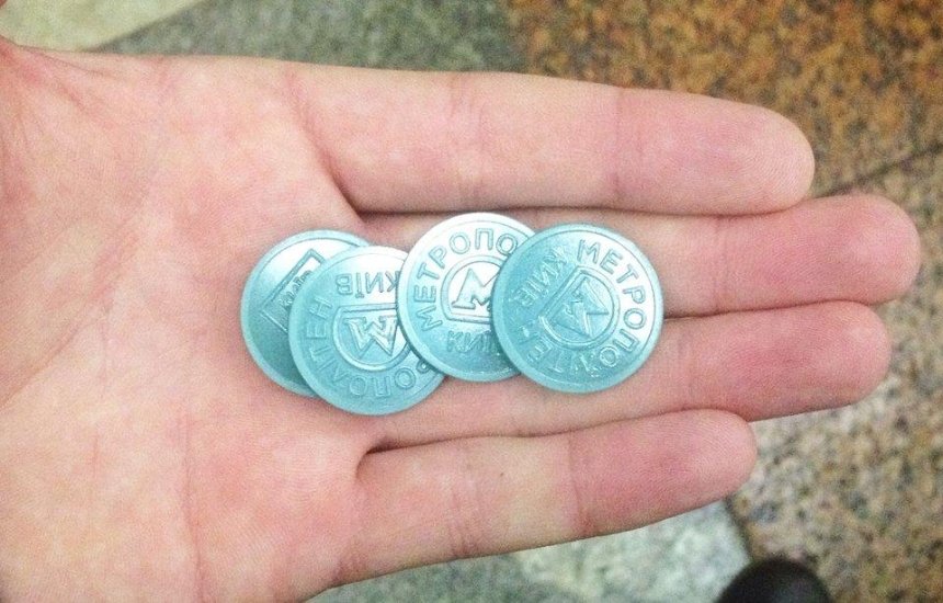 Киевлянам рассказали, чем заменят жетоны в метро