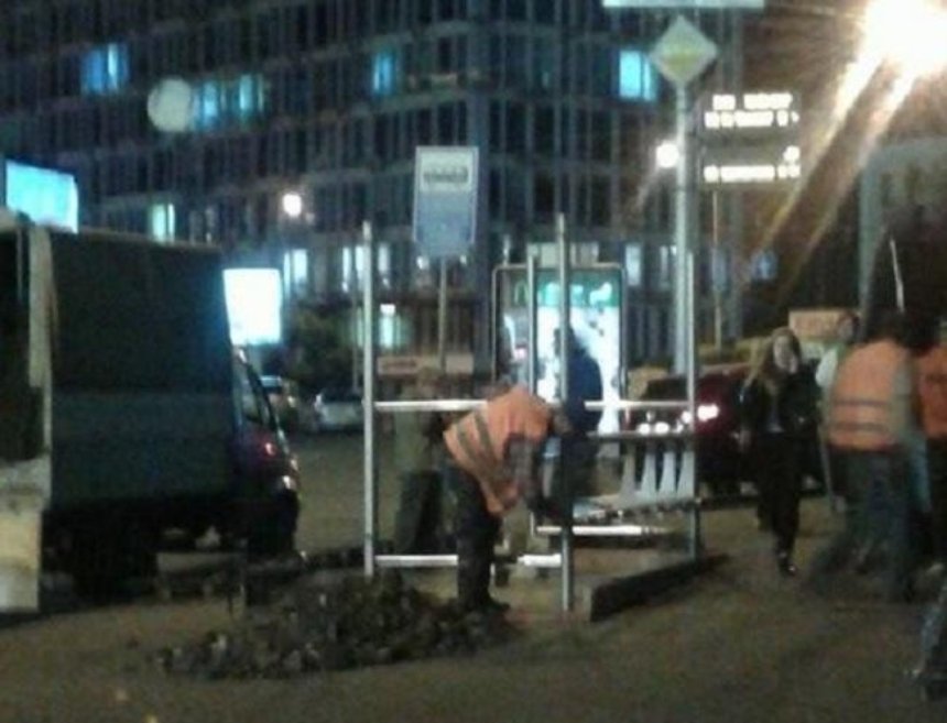 У центрі Києва з'явилася нова зупинка транспорту (фото)