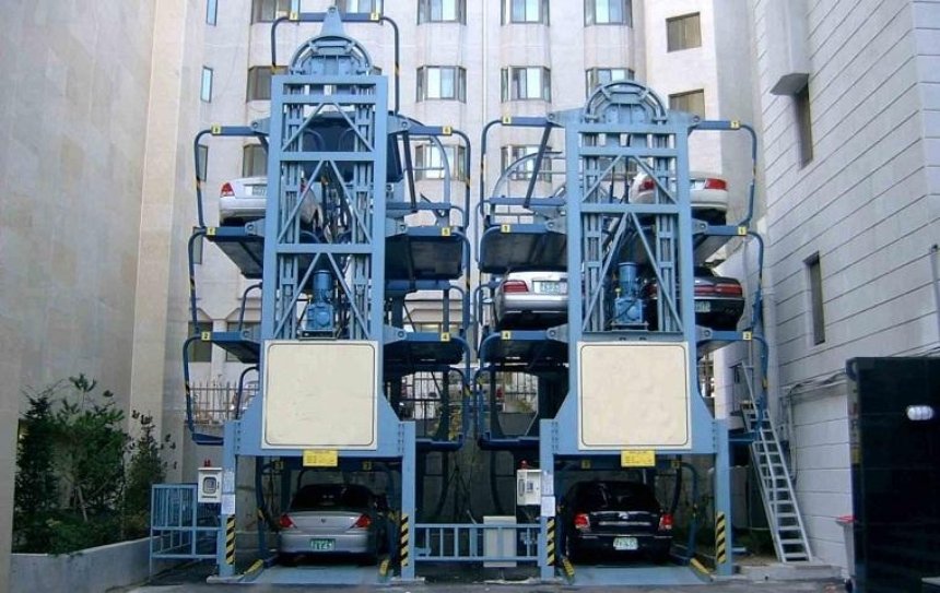 Київ придбав першу вертикальну парковку на 10 автомобілів