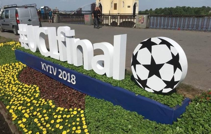 Лига чемпионов 2018: Киев украсили цветочными панно (фото)
