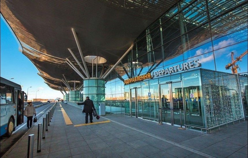 Без багажа: «Борисполь» вводит ограничения для рейсов с болельщиками