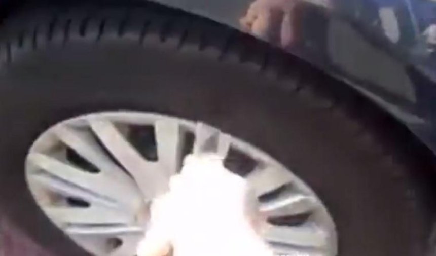 Житель столицы показал, как прокалывает шины автохаму (видео)