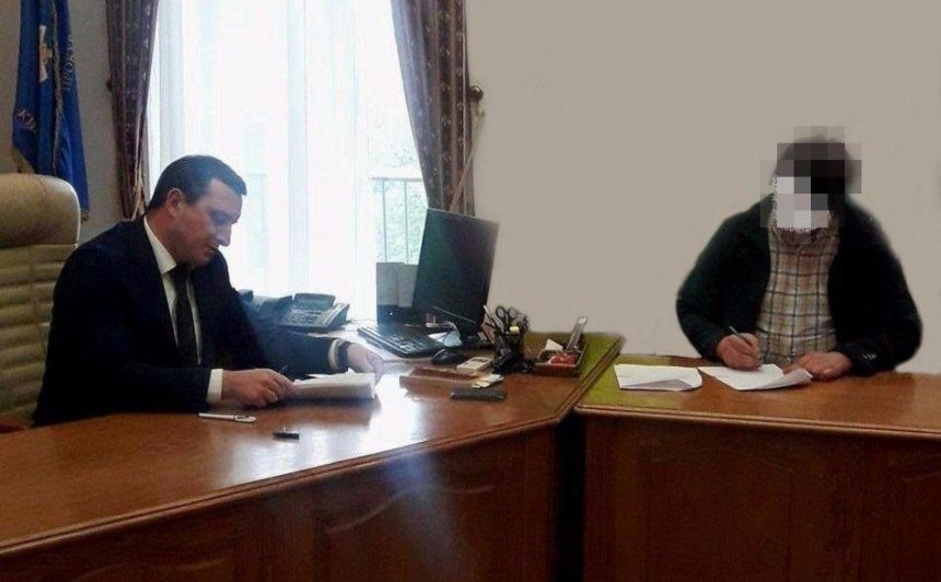 Под Киевом депутат подделал документы и провозгласил себя головой поселкового совета