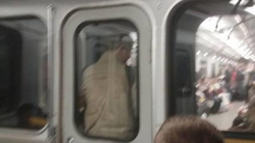 В столичном метро заметили еще одного зацепера (фото)