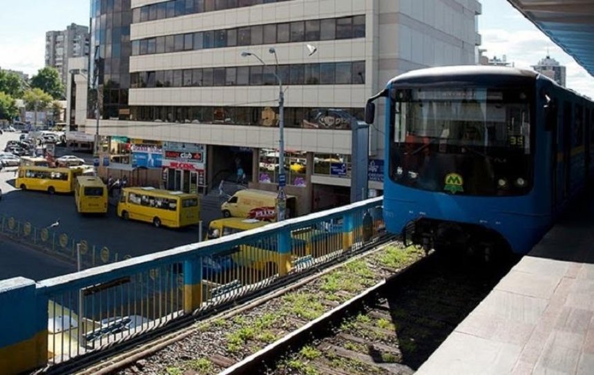 Из-за сообщения о минировании в Киеве закрыли пять станций метро