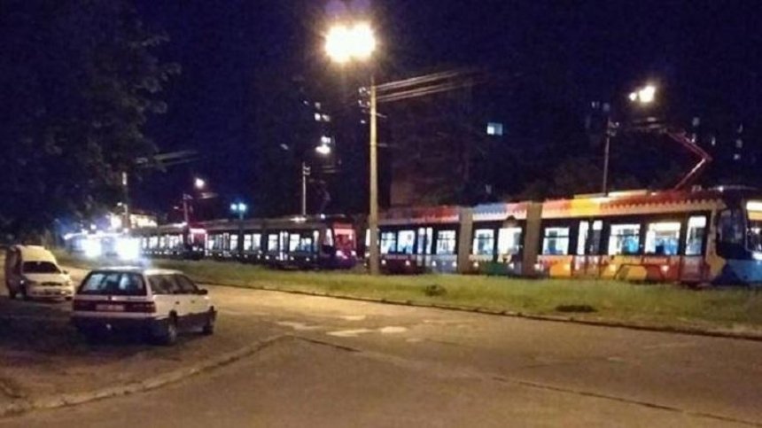 В столице сошел с рельсов скоростной трамвай (видео)