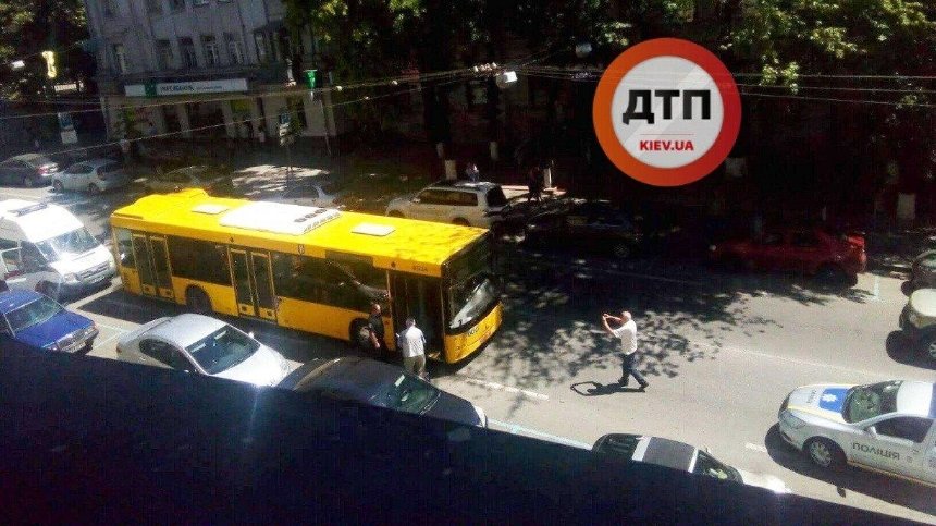 В столице водитель автобуса скончался за рулем