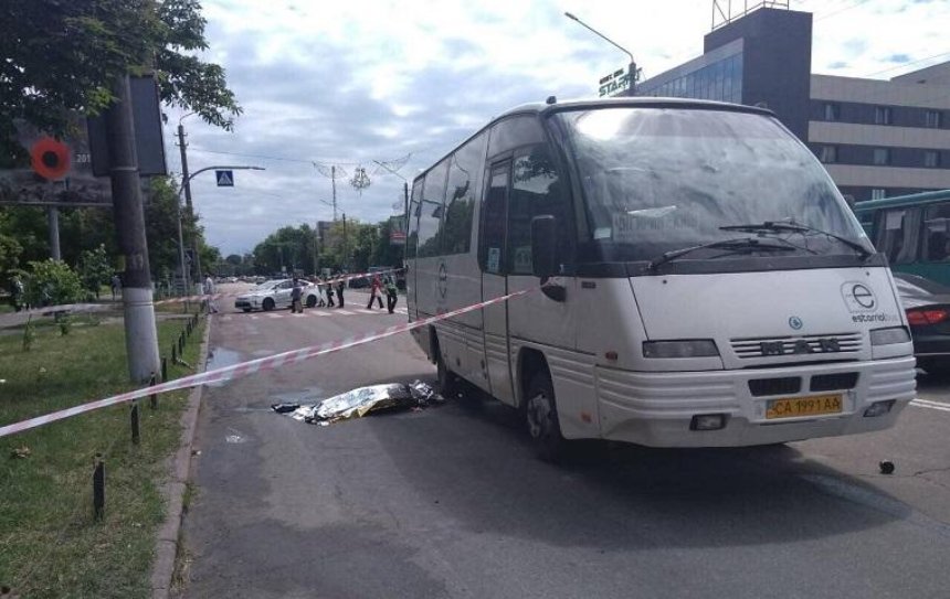 В Борисполе автобус сбил детей на пешеходном переходе (фото)