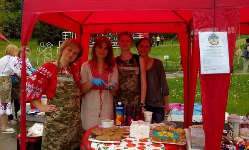В Киеве проходит ярмарка ветеранов АТО и волонтеров (фото)