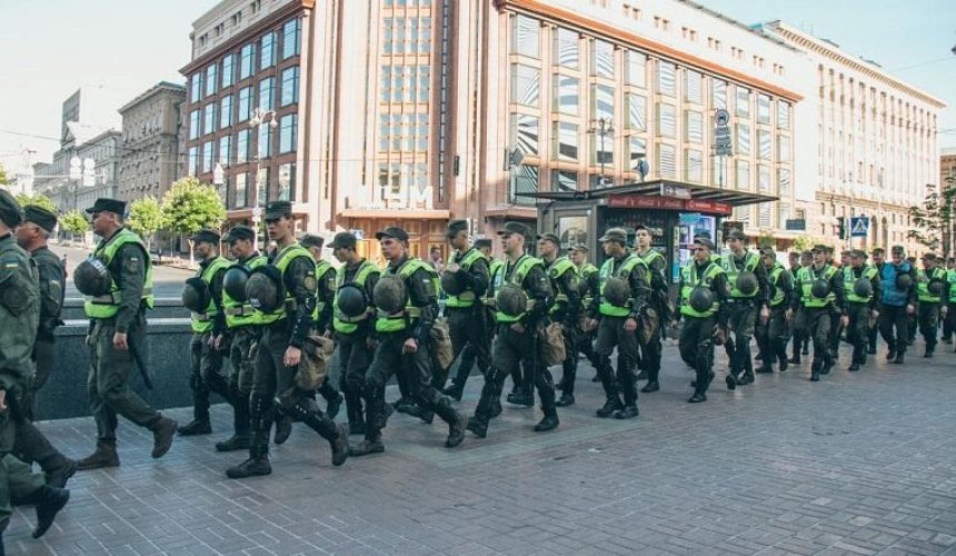 В центр столицы стянули силы полиции (фото)