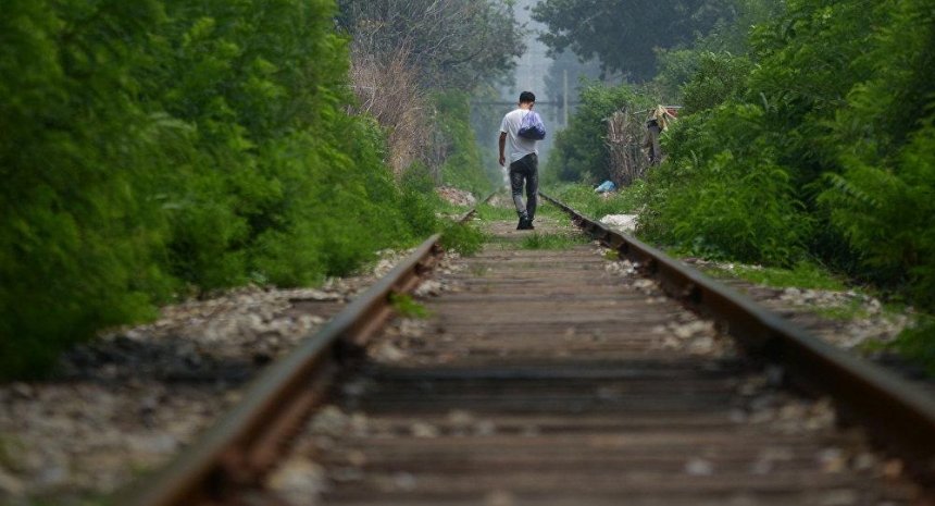 Под Киевом поезд сбил подростка, который шел в наушниках