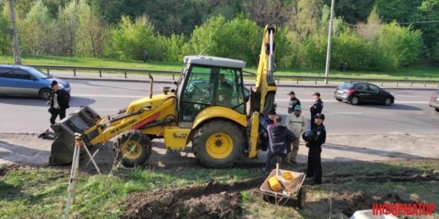 Жители Соломенки спасли деревья в парке «Протасов Яр» (фото)