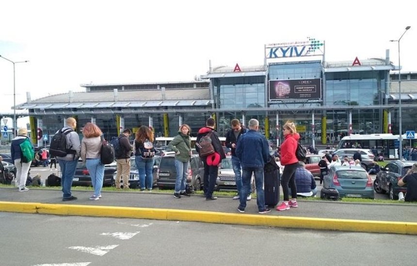 Из аэропорта «Киев» эвакуировали пассажиров (фото) (обновление)