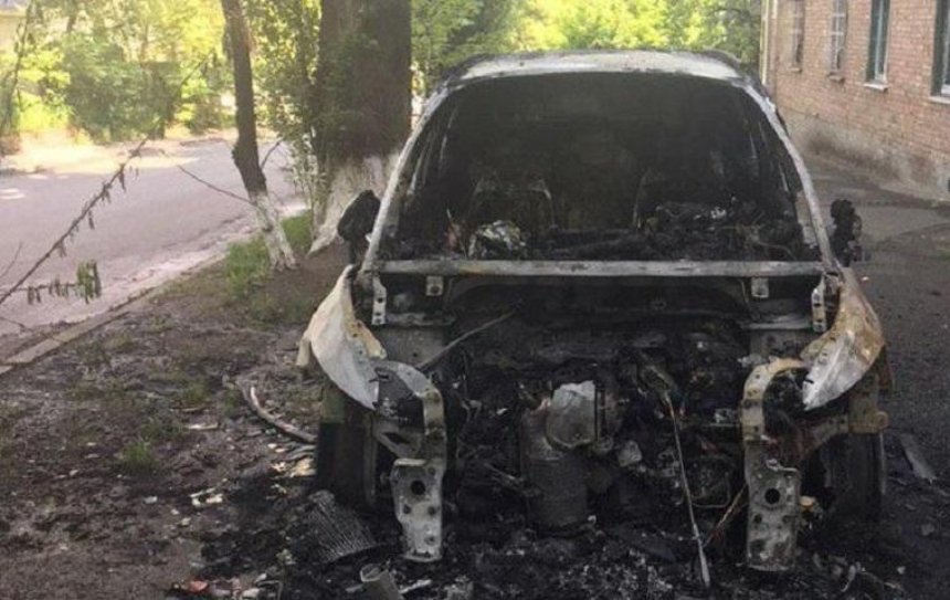 В столице сожгли автомобиль главного редактора TVi (видео)