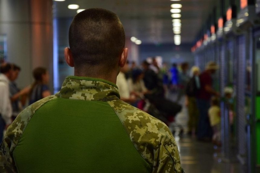 В «Борисполе» пограничники спасли иностранного пассажира