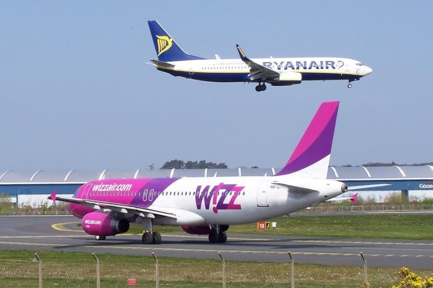 Антимонопольный комитет призвал авиакомпании не продавать билеты на рейсы с 23 мая