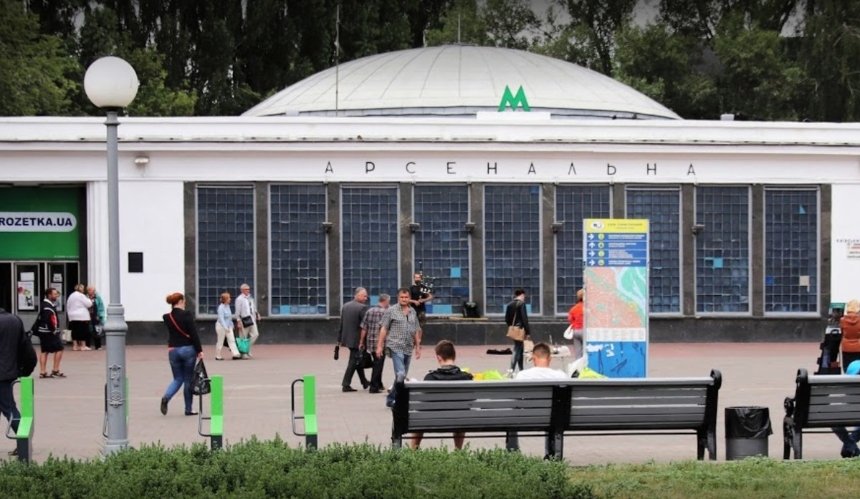 В Киеве возле двух станций метро хотят обустроить наземные переходы