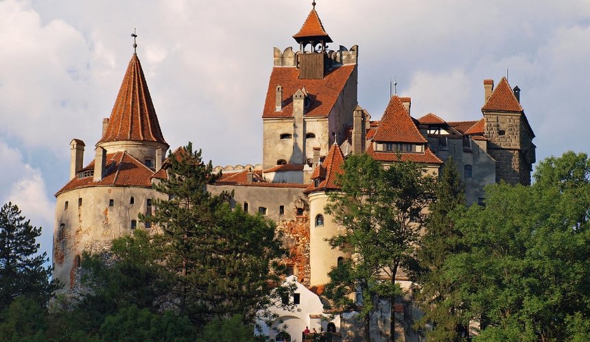 В румынском замке графа Дракулы начали вакцинировать от коронавируса