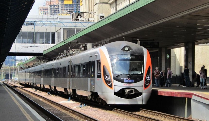 «Укрзалізниця» восстанавливает движение поездов в Европу: направления