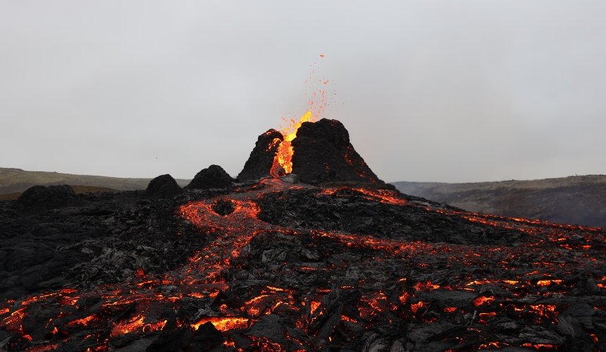 В Исландии семья выставила на продажу действующий вулкан
