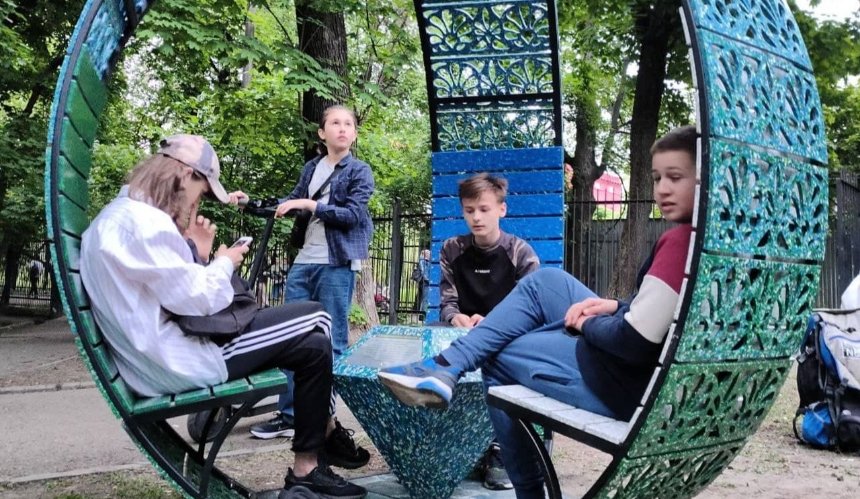 В киевском ботсаду установили беседку из переработанного пластика