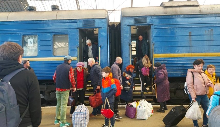 "Укрзалізниця" призначила евакуаційні поїзди на 2 травня: графік