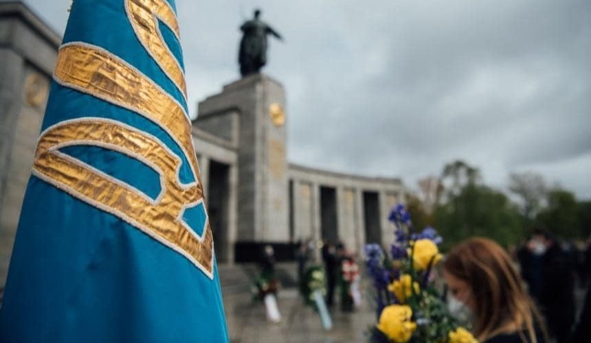 Поліція Берліна пояснила заборону українських прапорів на 9 травня