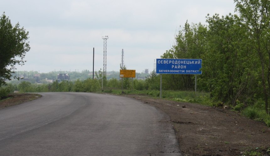 На Луганщині йдуть бої за "дорогу життя": окупанти намагаються "відрізати" область