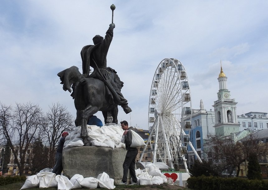 Як захищають пам'ятники в Україні від руйнувань