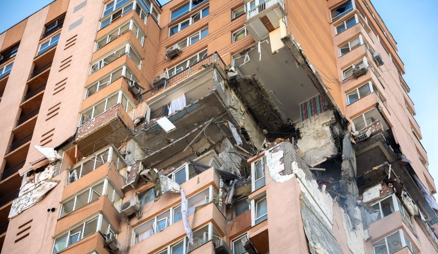 У Києві починають відновлювати пошкоджені під час війни житлові будинки
