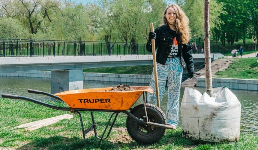 "Солом’янські котики" пропонують киянам посадити сакуру за донат: деталі