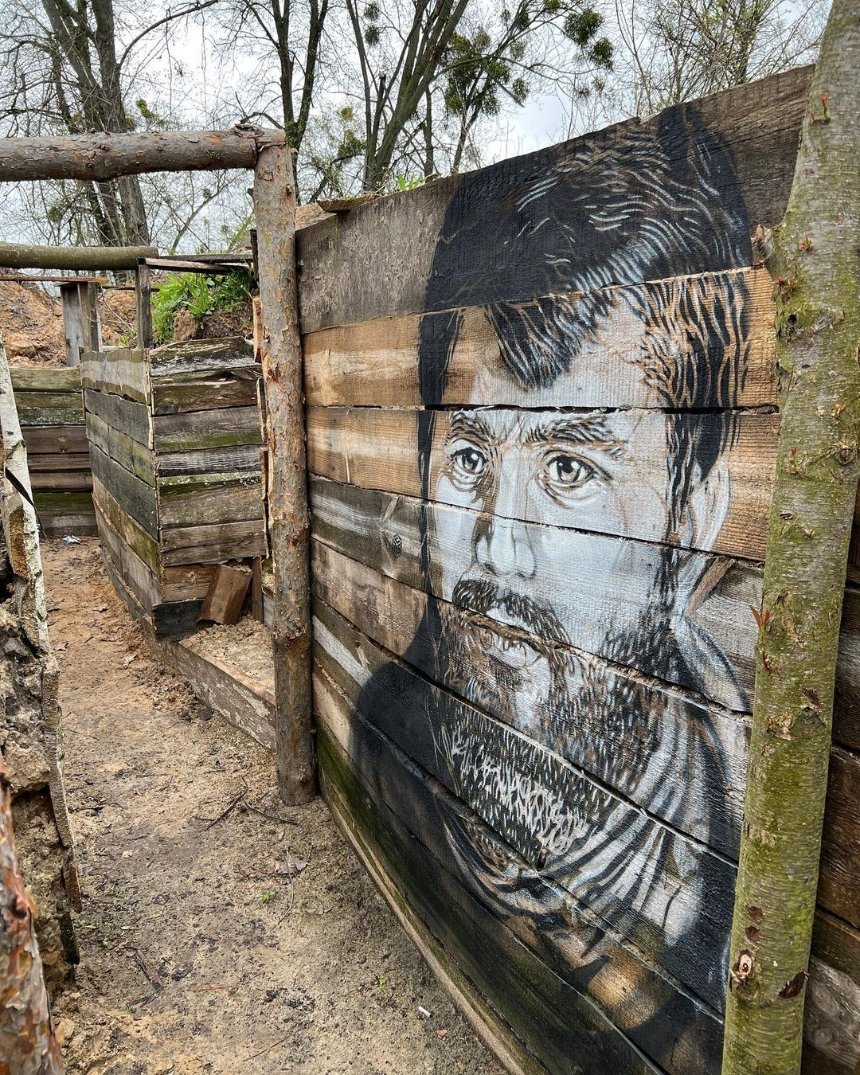 портрет Дмитра Коцюбайла "Да Вінчі" в окопі біля Бородянки