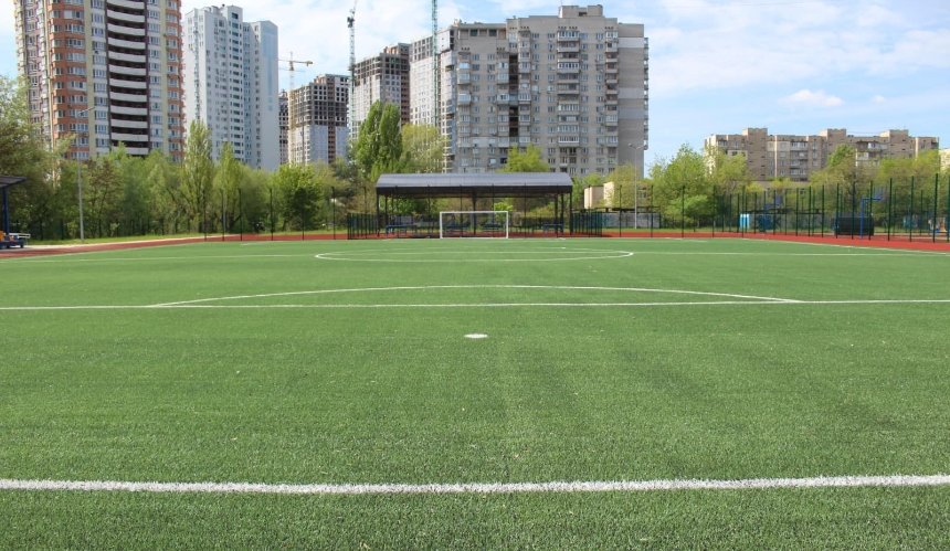 Реконструкцію шкільного стадіону на Дарниці планують завершити до осені