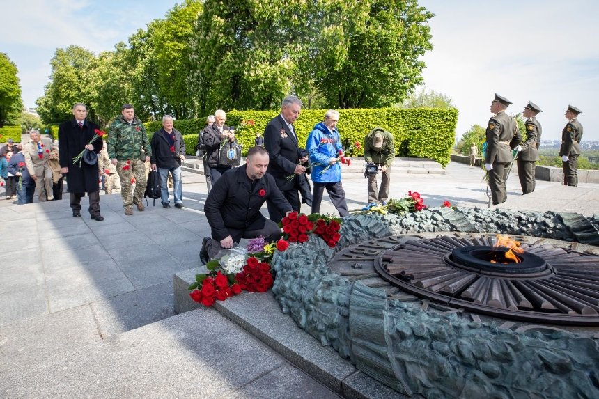 Сьогодні, 8 травня, у парку Вічної Слави відбулись урочистості з нагоди відзначення Дня пам’яті та примирення. 