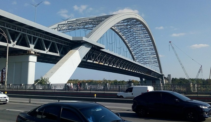 Нові факти щодо розкрадання бюджетних коштів на будівництві Подільського мосту в Києві: генпідряднику оголошена нова підозра.