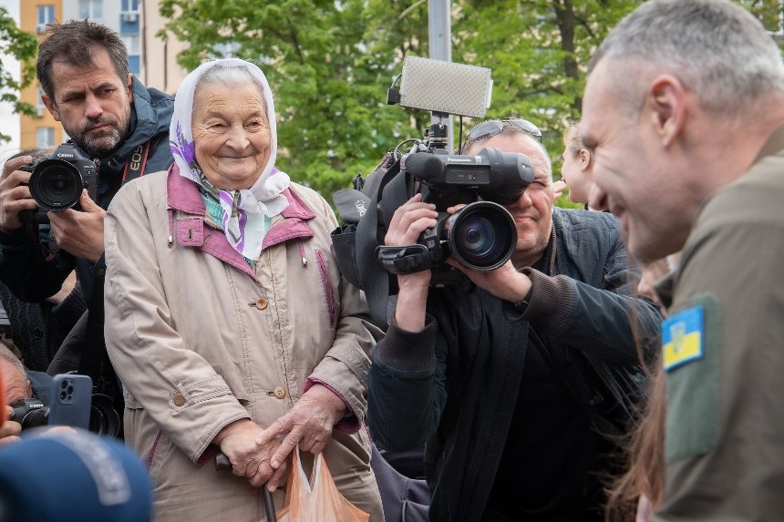 Кличко у Києві, з мешканцями відремонтованих будинків у Подільському районі