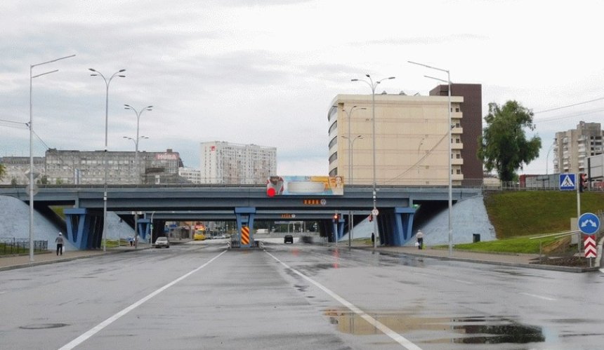 Каховський шляхопровід на перетині Броварського проспекту і вулиці Євгена Сверстюка відремонтують