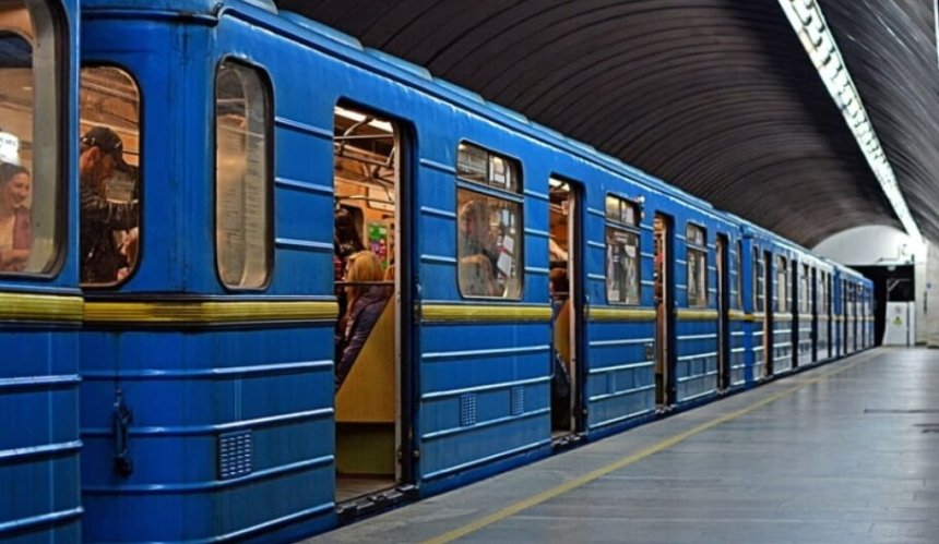 У Києві в метро технічна несправність — станція "Сирець" тимчасово зачинена