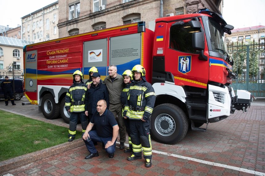 Київ отримав новий найсучасніший пожежний автомобіль