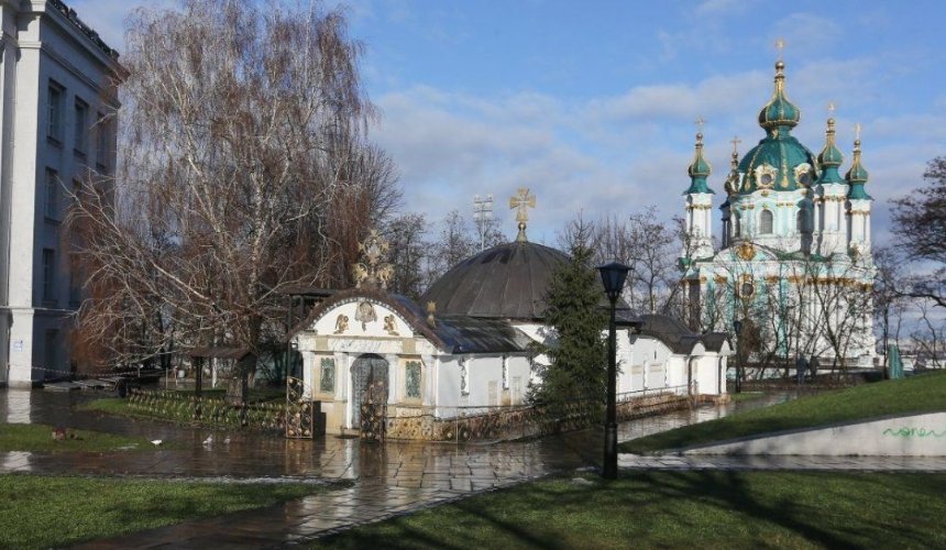 Суд щодо знесення каплички-МАФу біля Десятинної церкви не відбувся: у чому причина 